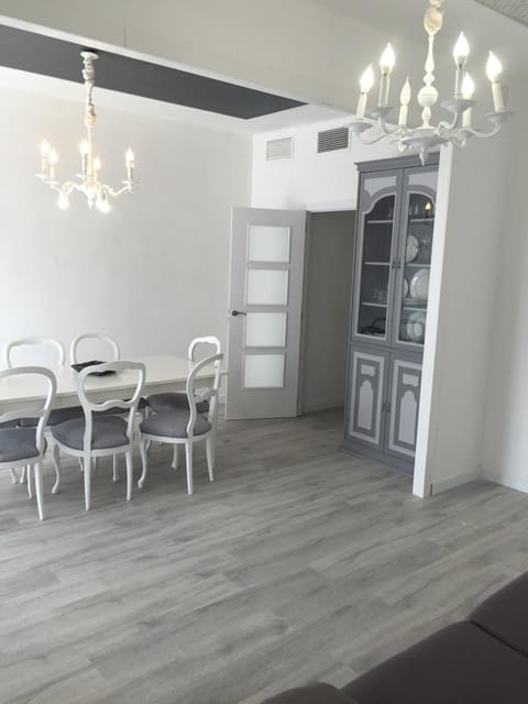 Nice, Cozy, UP TO 6, FCB stadium, free parking Apartment in L'Hospitalet de Llobregat