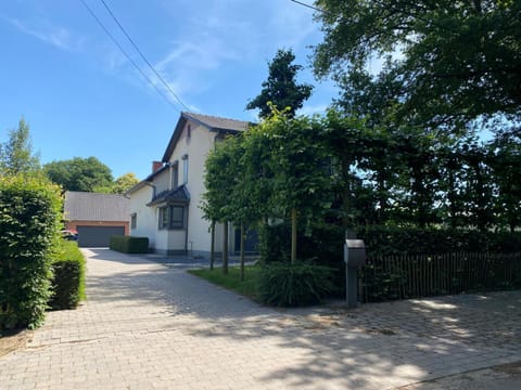 14 beds, 20p, 2 bath-, 1 livingroom House in Peer