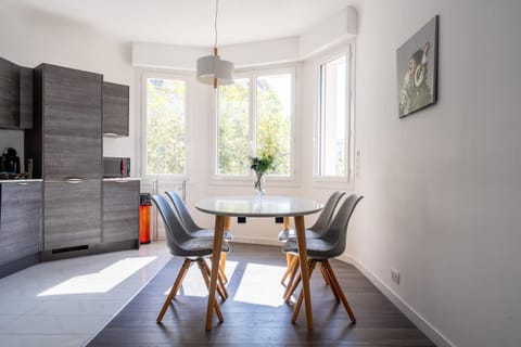 Seating area, Dining area, kitchen