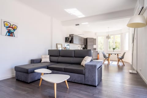 Living room, Decorative detail, Seating area, Dining area, kitchen