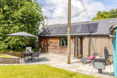 Cosy Cotswolds Retreat near Badminton Apartment in England