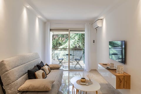 TV and multimedia, Balcony/Terrace, Living room, Seating area