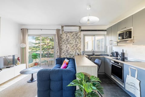 Balcony/Terrace, Kitchen or kitchenette, Living room, Seating area, Dining area, dishwasher, oven, stove