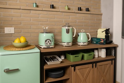 Coffee/tea facilities, Food and drinks, minibar, toaster
