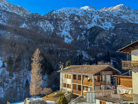 Property building, Day, Natural landscape, Winter, Mountain view