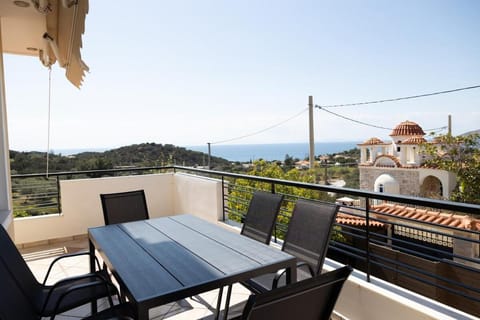 Patio, Day, Natural landscape, View (from property/room), Balcony/Terrace, Mountain view