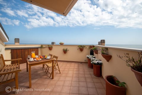 Natural landscape, View (from property/room), Balcony/Terrace, Sea view