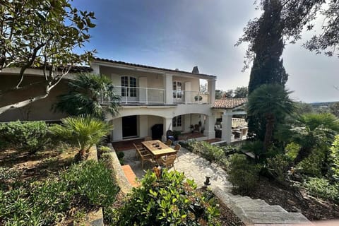 Villa de caractère! Sereine, piscine, plages 5mns! Villa in Grimaud