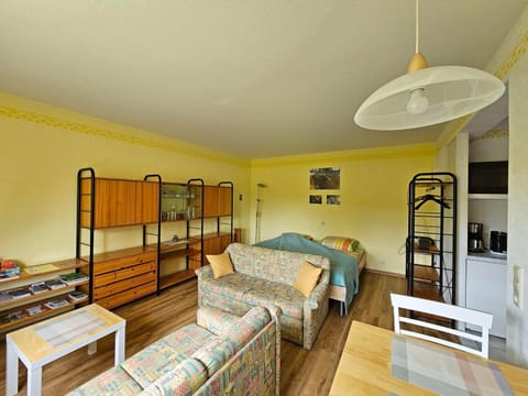 Bed, Living room, Photo of the whole room, Seating area