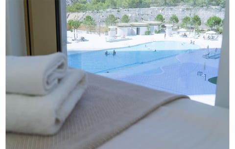 Bed, Day, Natural landscape, Photo of the whole room, Bedroom, Pool view, Swimming pool, sunbed, towels