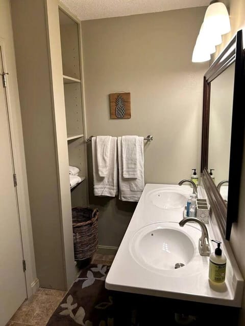 Mountain Lake House in North Carolina House in Lake Glenville