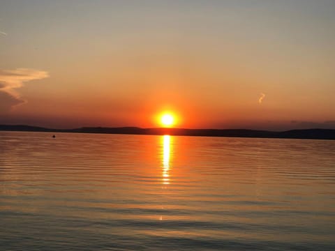 Natural landscape, Lake view, Sea view, Sunrise