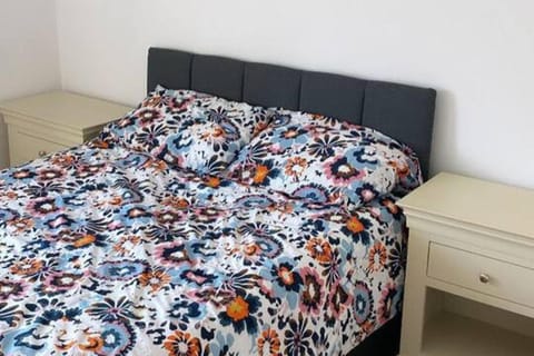 3Br Apartment - Sleeps 7 - Free Parking - Athy Apartment in Ireland