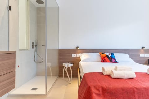 Shower, Bed, Photo of the whole room, Bedroom, towels, wardrobe