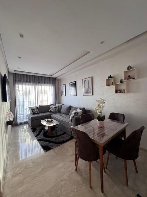 TV and multimedia, Seating area, Dining area