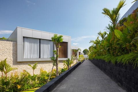 Property building, Garden, Area and facilities