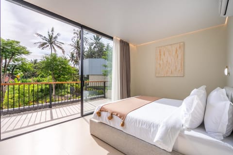 Bed, View (from property/room), Balcony/Terrace, Bedroom, Garden view