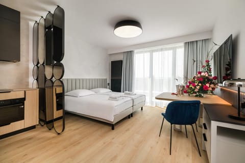 Bed, TV and multimedia, Bedroom