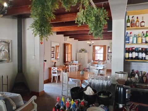 Restaurant/places to eat, Dining area