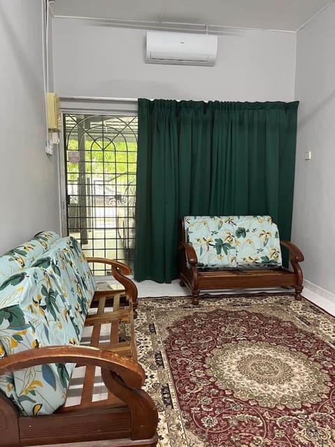 Living room, Seating area, air conditioner