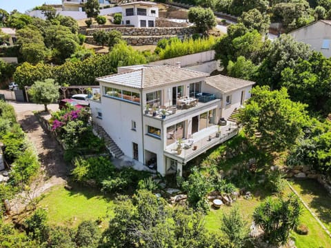 Property building, Natural landscape, Bird's eye view, Garden, Garden view, Sea view, Parking