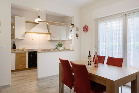 Property building, Kitchen or kitchenette, Living room