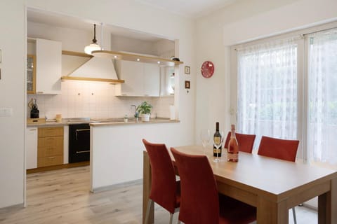 Property building, Kitchen or kitchenette, Living room