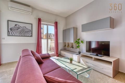 Communal lounge/ TV room, TV and multimedia, Living room, Seating area, Evening entertainment, air conditioner