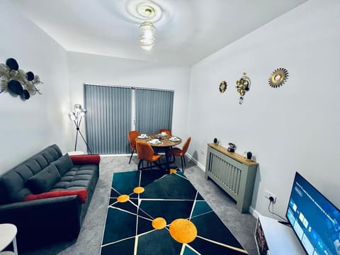 TV and multimedia, Living room, Seating area, Dining area