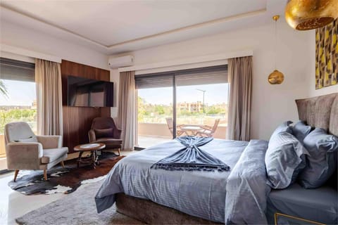 Photo of the whole room, Bedroom