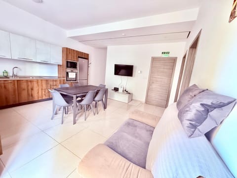 TV and multimedia, Kitchen or kitchenette, Living room, Seating area, Dining area, Evening entertainment, oven