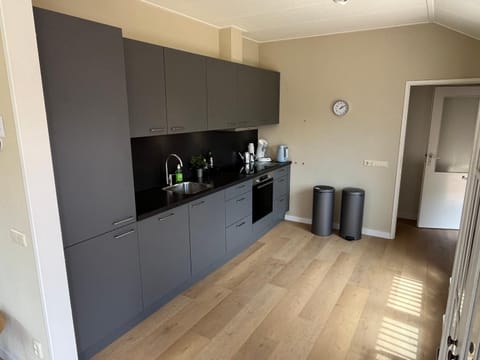 Mooie bungalow vlakbij de zee! House in Ouddorp