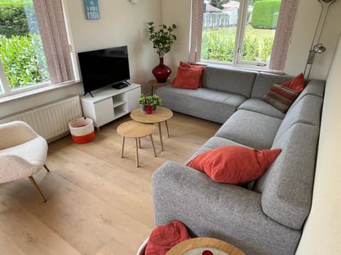 Mooie bungalow vlakbij de zee! House in Ouddorp