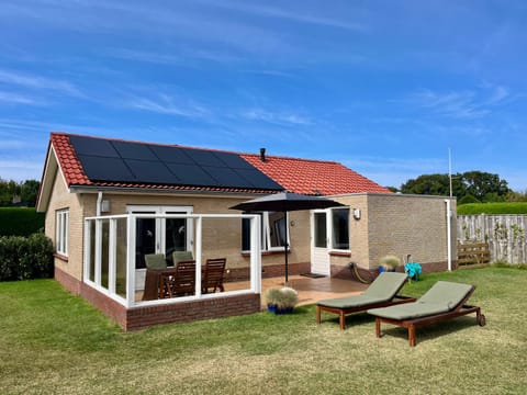 Mooie bungalow vlakbij de zee! House in Ouddorp