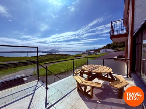 Property building, Balcony/Terrace, Sea view