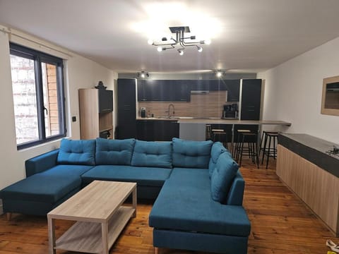 TV and multimedia, Kitchen or kitchenette, Living room, Seating area