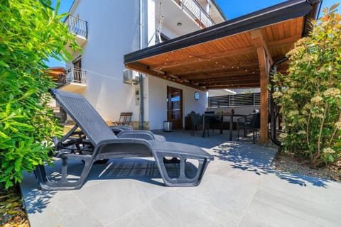 Balcony/Terrace, sunbed