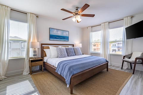 Bed, TV and multimedia, Bedroom