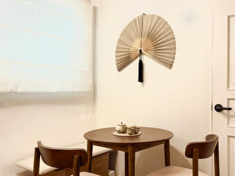 Seating area, Dining area