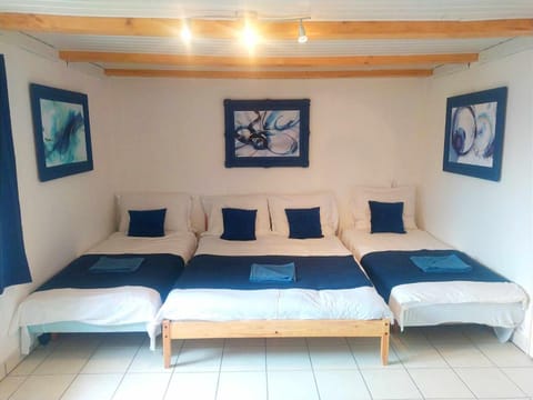 Bed, Living room