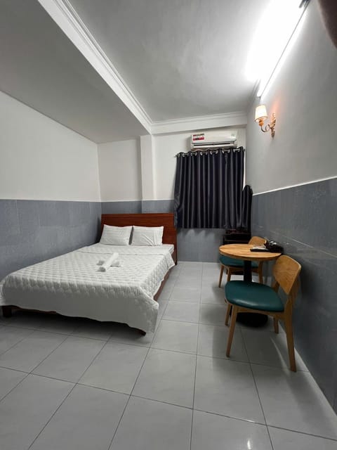 Bed, Living room, Photo of the whole room, Seating area, Bedroom