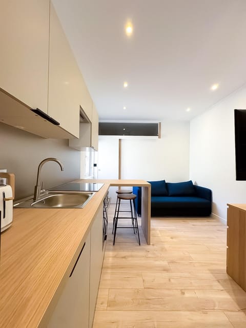 TV and multimedia, Kitchen or kitchenette, Living room, stove