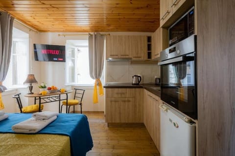 TV and multimedia, Kitchen or kitchenette, oven