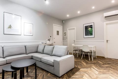 Living room, Seating area, Dining area, air conditioner