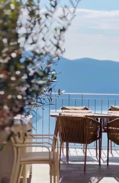 Patio, Day, View (from property/room), Balcony/Terrace, Lake view, Mountain view