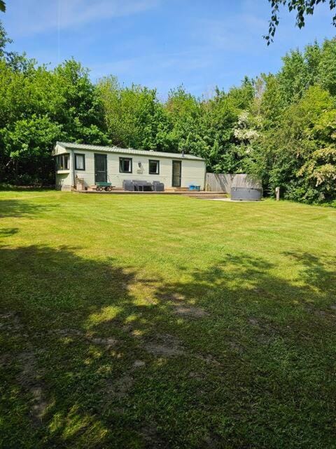 Property building, Spring, Day, Natural landscape, Garden, Garden view