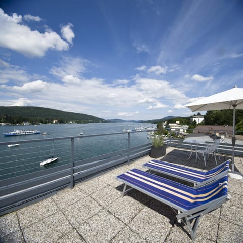 Natural landscape, Balcony/Terrace, Lake view