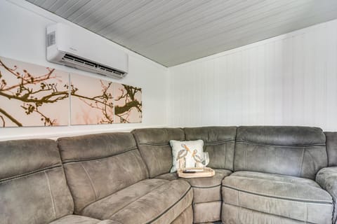 10 Mi to Beaches Home with Pool Access in Largo! House in Pinellas Park