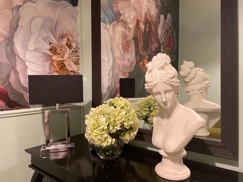 Living room, Decorative detail, Seating area