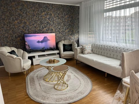 Living room, Photo of the whole room, Seating area